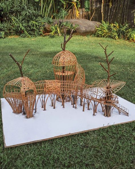 The maket model of the Nuanu's Tree Pod building. The first major space when encountering the complex is a series of elevated, platforms set up and supported amongst the trees. Access here will be provided via a series of nets, ladders, and one set of stairs.The main material used will be predominantly recycled timber, with some bamboo, hemp rope, and some steel cables. #weinspire #inspiralarchitecture #TreePod #maket Tree House Plans, Fresh Water Fish Tank, Bamboo Architecture, Rooftop Design, Pavilion Design, Archi Design, Architecture Design Drawing, Architecture Collage, Architecture Model Making