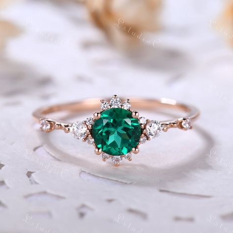 Wedding Rings Emerald Stone, Emerald Green Ring Simple, Rose Gold Emerald Ring Simple, Emerland Green Ring, Emerald Gem Ring, Emerald And Rose Gold Ring, Wedding Ring Emerald Stone, Emerald Rose Gold Ring, Emerald Gold Ring Vintage