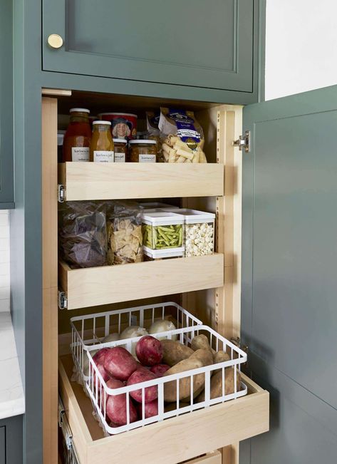 8 Steps to Building a Smart, Organized Pantry & Mudroom - Emily Henderson Pantry Organization Baskets, Pantry Drawers, Smart Organization, Organizing Hacks, Diy Kitchen Storage, Emily Henderson, Kitchen Cabinet Organization, Kitchen Cabinet Storage, Pantry Storage