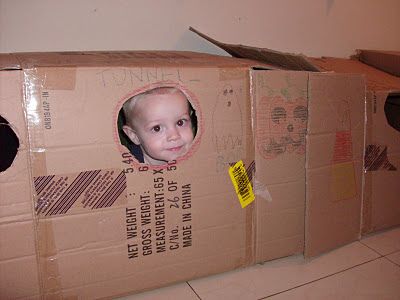 cardboard fort for kids with tunnels / Family Focus Blog Awesome Forts, Cardboard Tunnel, Cardboard Fort, Cardboard Maze, Cardboard Forts, Moving Party, Box Fort, Fort Ideas, Box Activities