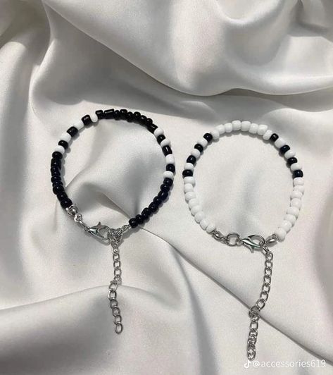 Gelang Manik Couple, Black And White Couples, Peace Illustration, Diy Bracelet Designs, Beads Bracelet Design, Beaded Jewelry Designs, Bullet Journal Lettering Ideas, Couple Bracelets