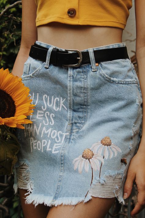 Denim Skirt Painting Ideas, Denim Dungree, Painted Denim Skirt, Diy Denim Skirt, Daisy Skirt, Designer Jeans For Women, Blue Skirts, Hand Painted Denim Jacket, Painted Denim Jacket