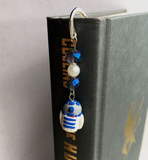 Star Wars Bookmarks Diy, Crochet Star Wars Keychain, Diy Bookmark For Boyfriend, Star Wars Gift Ideas Diy, Star Wars Diy Gifts, Star Wars Clay, Star Wars Bookmarks, Diy Star Wars Gifts, Star Wars Charm