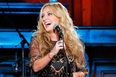 For her new album, 'The Way I'm Livin,' Lee Ann Womack decided to make the music she's always wanted to make. Leeann Womack, Red Dirt Country, Lee Ann Womack, Martina Mcbride, Country Musicians, Lee Ann, Country Stars, Country Artists, Country Singers