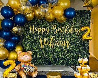 Hedge Wall Backdrop, Grass Wall Backdrop, Ffa Ideas, Hedge Wall, Letters Birthday, Photobooth Backdrop, Artificial Grass Wall, Grass Backdrops, 55th Birthday