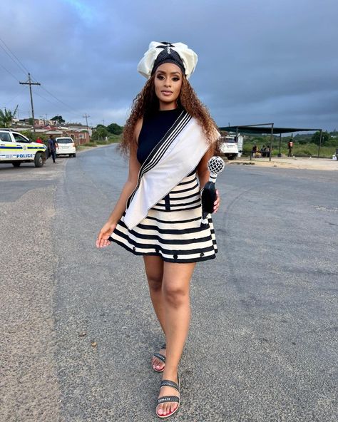 Setswana Traditional Dresses, Zulu Traditional Attire, Xhosa Traditional Attire, Native Outfits, Xhosa Attire, South African Traditional Dresses, Soft Feminine Outfits, Street Style Outfits Casual, African Traditional Wear