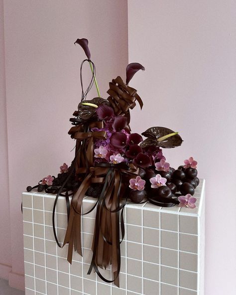 Credits @flowersbybrettmatthewjohn Black, chocolate, toffee, mulberry, blackberry, wine and plum. This piece was curated from a base of… | Instagram Plum Aesthetic, Lily Flower Wedding, Anthurium Arrangement, Blackberry Wine, Chocolate Cosmos, Plum Wedding, Black Chocolate, Plum Flowers, Chocolate Toffee