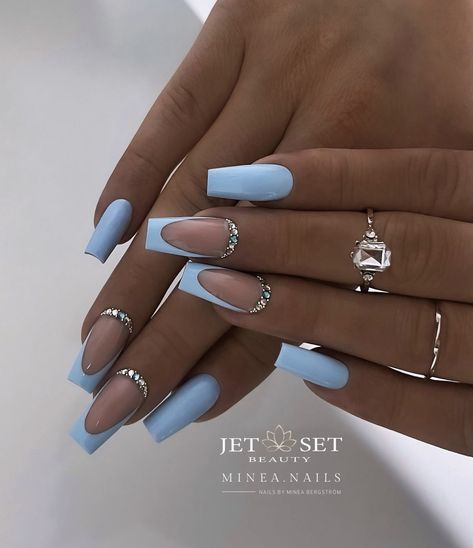 Nails Diamonds Design, Summer Nails Ombre Blue, Nail Inspo Summer Blue, Pale Blue Nails With Design, Nails With Blue Glitter, Blue Diamond Nails, Nails July, Blue Wedding Nails, Pastel Blue Nails