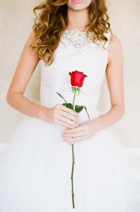 30 Beautiful Single-Stem Wedding Bouquets ❤ single stem wedding bouquets single red rose alealovely #weddingforward #wedding #bride Cheap Wedding Bouquets, Single Red Rose, Chic Vintage Brides, Red Rose Bouquet, White Wedding Bouquets, Wedding Forward, Valentine Wedding, Vintage Bride, Red Wedding