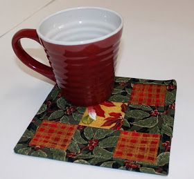 Mug Rugs Patterns Free, Mug Rugs Patterns, Rug Mugs, Rug Coasters, Quilted Mug Rugs, Mug Rug Tutorial, Christmas Mug Rugs, Mug Mats, Christmas Tree Napkins