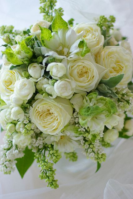 BLANC ET NOIR Floral Deco Pale Flowers, Hydrangea Arrangement, White Flower Arrangements, Arrangement Ideas, Anniversary Decorations, Trendy Flowers, Flowers White, Beautiful Flower Arrangements, Deco Floral