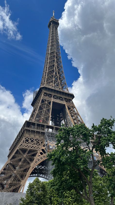 Aesthetic Effile Tower, Paris Photography Eiffel Tower Wallpaper, Effile Tower Wallpaper Aesthetic Night, Paris Background, Eiffel Tower Hd Wallpaper, Paris France Eiffel Tower, Eiffel Tower Wallpaper Night, Instagram Font, Building Photography