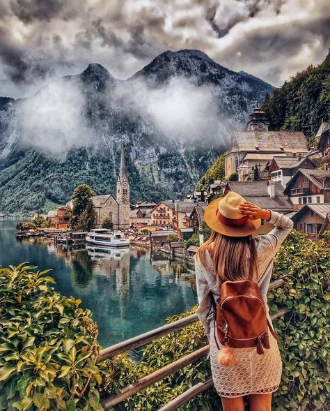 Get Paid To Travel, Paid To Travel, Luxury Lifestyle Travel, Hallstatt Austria, Hiking Europe, Travel Picture Ideas, Austria Travel, Travel Photography Inspiration, Voyage Europe