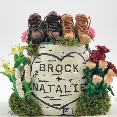 Hiking Themed Wedding, Geometric Wedding Decor, Cowgirl Boots Wedding, Boots Wedding, Wedding Cake Toppers Unique, Country Wedding Cakes, Wedding Boots, Themed Wedding Cakes, Wedding Card Holder