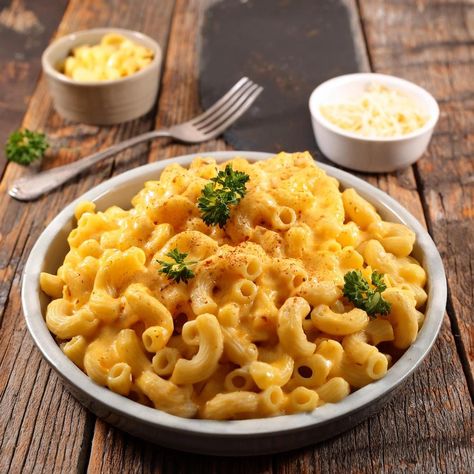 Creamy Mac and Cheese Recipe: Comfort Food at Its Best Gluten Free Mac N Cheese, Slow Cooker Mac And Cheese, Macaroni And Cheese Recipe, Creamy Mac And Cheese, Macaroni N Cheese Recipe, Cheesy Sauce, Three Cheese, Mac N Cheese Recipe, Creamy Cheese