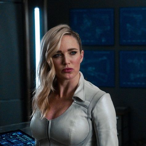 Heroes Outfit, Dc's Legends Of Tomorrow, Sara Lance, Superhero Shows, Caity Lotz, White Canary, Lance Black, Legends Of Tomorrow, Dc Legends Of Tomorrow