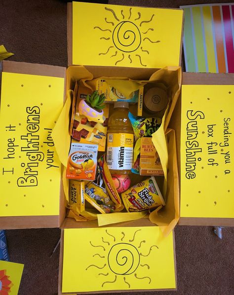 sageecole | VSCO A Box Of Sunshine, Diy Birthday Gifts For Sister, Sunshine Box, Mimi Birthday, Care Package Ideas, Secret Sister Gifts, Celebration Box, Send To A Friend, Box Of Sunshine