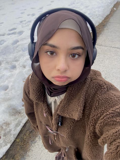 #hijabi #pinterest #headphones Hijabi Fits, Simple Hijab, Muslim Outfits Casual, Hijabi Aesthetic, Hijabi Style, Hijabi Outfits Casual, Muslim Outfits, Future Outfit, Hijabi Outfits