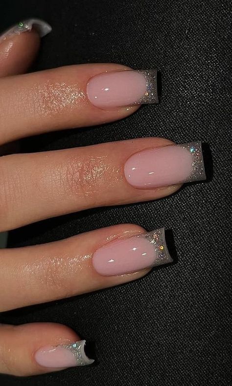 Simple New Year Nails 2023, New Years Nails Inspiration, Square Nail Designs New Years, New Years Eve Square Nails, New Year French Tip Nails, Nail Inspiration New Year, Nail Art Designs For New Years, Ew Year Nails, New Years Nails Simple Classy