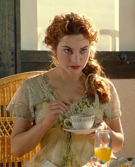 BeIconicIT on Instagram: “Kate Winslet as Rose DeWitt Bukater in Titanic (1997)” Titanic Costume, Titanic Kate Winslet, Rose Dawson, Kate Winslate, Titanic Dress, Jack Rose, Jack Dawson, Titanic Movie, Historical Movies