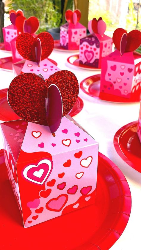 Unique Party Decor, Box Valentine, Heart Favors, Valentine Party Favors, Heart Gift Box, Heart Shaped Candy, Valentines Gift Box, Kids Themed Birthday Parties, Heart Party