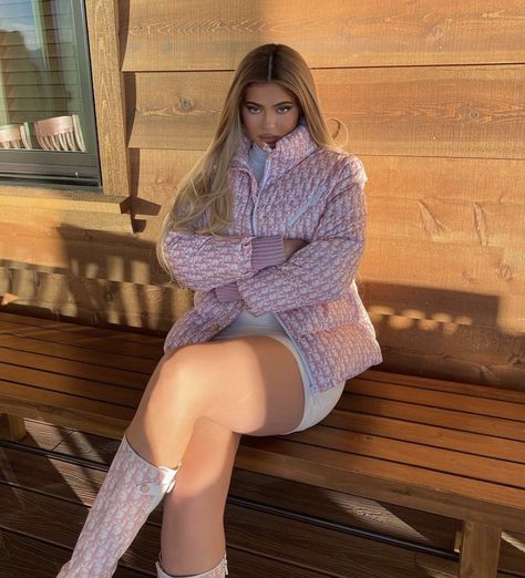 Kylie Jenner Daily, Dior Outfit, Look Kylie Jenner, Dior Boots, Estilo Kylie Jenner, Dior Jacket, Kylie Jenner Look, Kylie Jenner Outfits, Pics Inspo