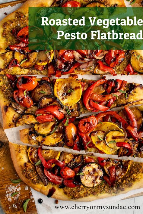 Roasted Veggie Flatbread, Roasted Vegetable Flatbread, Pesto Pizza Ideas, Vegan Flatbread Toppings, Vegetable Pesto, Pesto Flatbread Pizza, Flatbread Toppings, Vegetable Flatbread, Pesto Flatbread