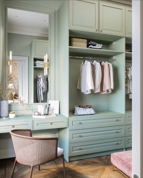 Closet Sitting Room, Tiny Walk In Closet Ideas, Dressing Room Closet, Dream Closet Design, Closet Colors, Closet Renovation, Closet Decor, Style Deco, Closet Inspiration