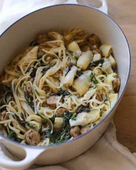 ONE POT SPINACH ARTICHOKE SAUSAGE PASTA Artichoke Heart Recipes, Pasta Sausage, Sausage Spinach Pasta, Artichoke Pasta, Pasta Water, Artichoke Recipes, Pasta Ingredients, Spinach Pasta, One Pot Pasta