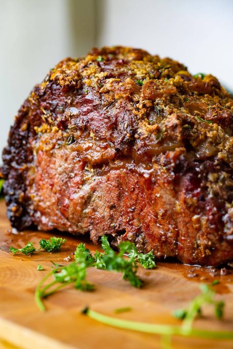 Smoked Christmas Meat, Traeger Prime Rib Roast, Prime Rib Traeger Recipe, Smoked Food Ideas, Traeger Prime Rib, Smoked Prime Rib Recipe, Smoked Prime Rib Roast, Smoked Prime Rib, Traeger Smoker