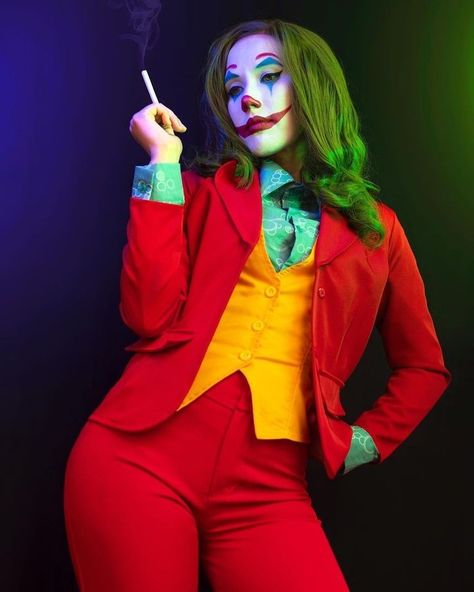 Joker Genderbend, Female Joker Cosplay, Batman Costume Diy, Joker Halloween Costume, Female Joker, Joker Halloween, Joker 2019, Joker Iphone Wallpaper, Batman Costume