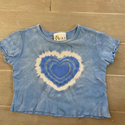 Tie Dye Aesthetic, Tye Dye Clothes, Tie Dye Heart, Tie Dye Patterns Diy, Blue Tie Dye, Tie Dye Patterns, Blue Ties, Fashion Design Clothes, Infant Tees