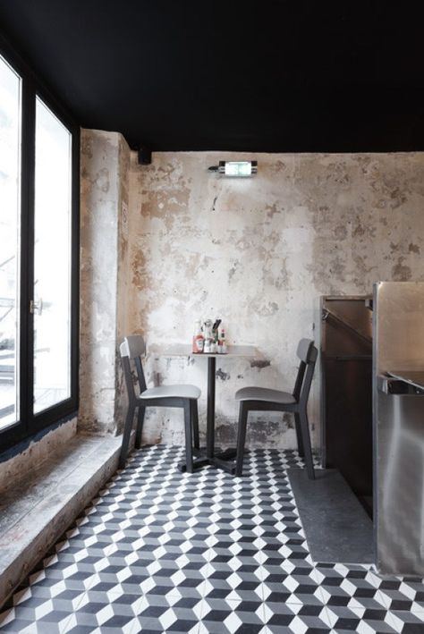 DESIGN RESTAURANTS | New York + Paris (and a black ceiling) Tesselated Tiles, Hamburger Restaurant, Architecture Restaurant, Tiled Floor, Mc Escher, White Floor, Cafe Bistro, Restaurant New York, Cafe Style