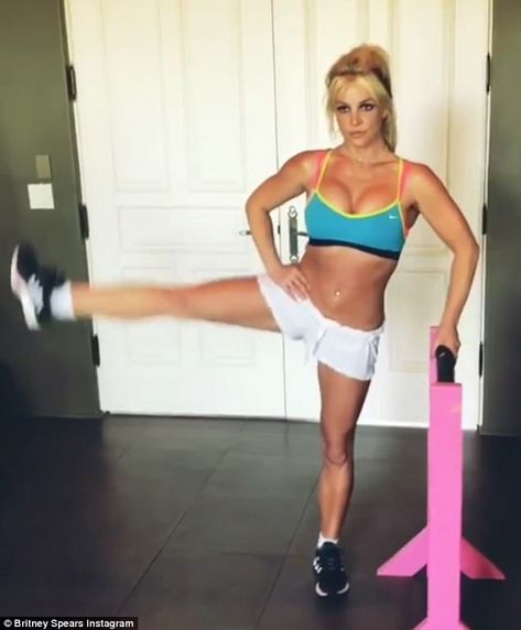 Looking good: Britney Spears showed off her new workout routine on Instagram on Tuesday... #britneyspears Britney Spears Workout, New Workout Routine, Britney Spears Songs, Britney Spears Show, My Workout Routine, Pilates Moves, Fitness Icon, Workout Songs, Popsugar Fitness