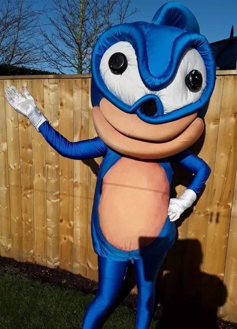 Tails Halloween Pfp, Sonic Outfit Ideas, Cursed Sonic Images, Sonic The Hedgehog Cosplay, Sonic Balloons, Cursed Sonic, Curse Sonic, Hedgehog Meme, Sonic Cosplay