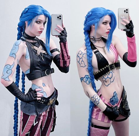 nora 🌱 on Twitter: "arcane jinx vs league of legends jinx https://t.co/GQ3pzPAKy5" / Twitter Nora Fawn, Ashe League Of Legends, Lol Jinx, Cosplay Ideas Women, Jinx Cosplay, Champions League Of Legends, Queen Liz, Arcane Jinx, Snk Cosplay