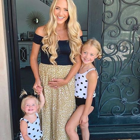 Pink Desert (@pinkdesert) • Instagram photos and videos Savannah Labrant, Sav And Cole, Savannah Rose, Cole And Savannah, Losing A Baby, Labrant Fam, Have A Great Friday, Future Mom