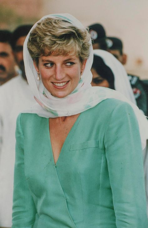 Diana Wedding Dress, Royal Women, Prins William, Prins Harry, Princess Diana Family, Princess Diana Pictures, Prince William And Harry, Princes Diana, Lady Diana Spencer