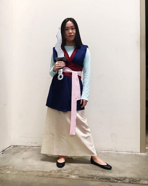 Mulan Costume Women, Mulan Costume Diy, Disney Movie Costumes, Mulan Halloween Costume, Mulan Halloween, Mulan Outfit, Mulan Cosplay, Movie Character Outfits, Handmade Halloween Costumes