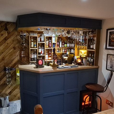 Small Shed Bar Ideas, Bar Shed Ideas, Shed Bar Ideas, Backyard Pub, Diy Sheds, Shed Bar, Cabin Bar, Shed Of The Year, Man Shed