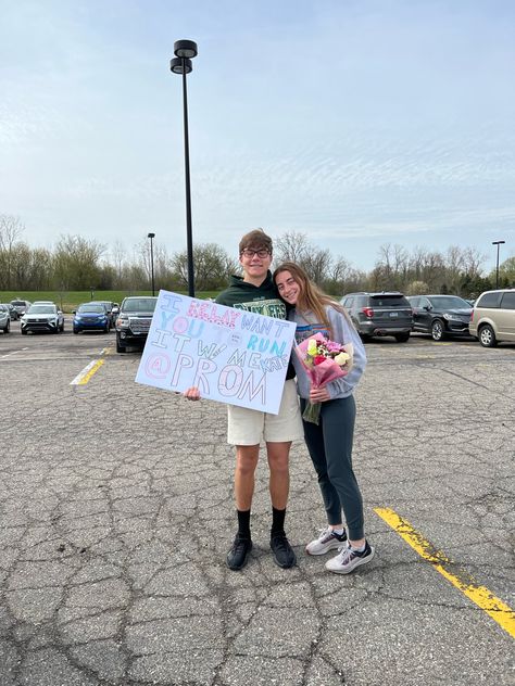 Track Promposal, Track Promposal Ideas, Prom Hair Up, Cute Promposals, Prom Posters, Cute Homecoming Proposals, Cute Prom Proposals, Dance Proposal, Prom Proposal