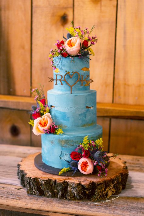 Wildflower Wedding Cake, Wildflower Cake, Xv Ideas, Red Wildflowers, Dream Wedding Cake, Wedding Cakes Blue, Wildflower Wedding, Wedding Vibes, Bright Flowers