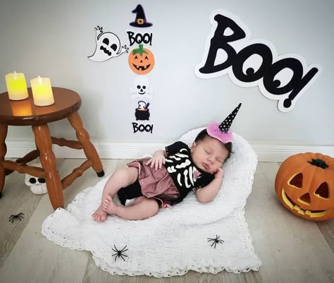 Newborn Girl Halloween, Newborn Halloween, Halloween Photography, Unicorn Halloween, Monthly Photos, Baby Unicorn, Foto Baby, Halloween Photoshoot, Girl Halloween