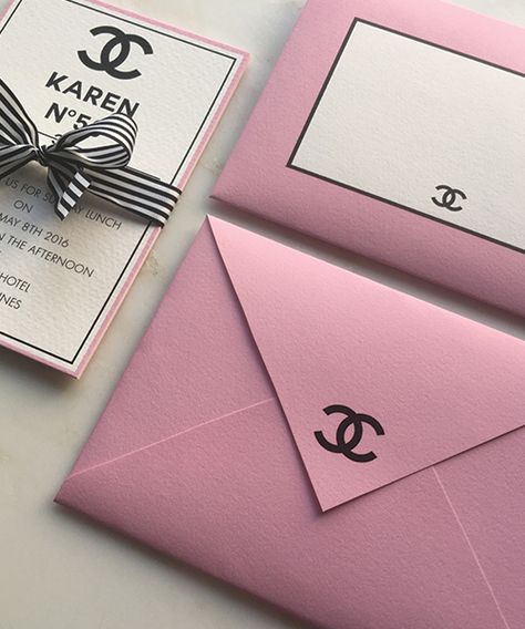 Chanel Birthday Party Decoration, Chanel Inspired Party, Coco Chanel Party, Chanel Birthday Party, Chanel Birthday, 18th Birthday Party Themes, Invitations Pink, Chanel Decor, Chanel Party