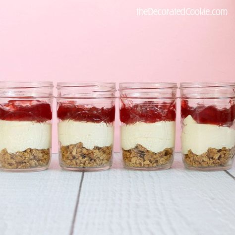 wm_cheesecakejars4 Chesse Cake, Cheesecake Jars, Shot Glass Desserts, Mason Jar Desserts, Cheesecake In A Jar, Dessert Cookbooks, Dessert In A Jar, Layered Desserts, No Bake Cheesecake