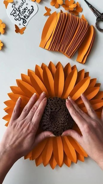 Can You Believe This Is Made From Paper? Breathtaking Paper Crafts Paper Sunflowers, Wall Hanging Crafts, Paper Craft Diy Projects, Handmade Flowers Paper, Paper Flowers Craft, Hanging Flower Wall, Diy Crafts Paper Flowers, Giant Paper Flowers, Origami Crafts Diy