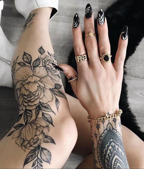 Shin And Knee Tattoo, Shin Tattoo Sleeve, Leg Pieces Tattoo Women, Seductive Tattoos For Women, Under Knee Tattoos Women, Shin Tattoo, Full Leg Tattoos, Muster Tattoos, Inspiration Tattoos