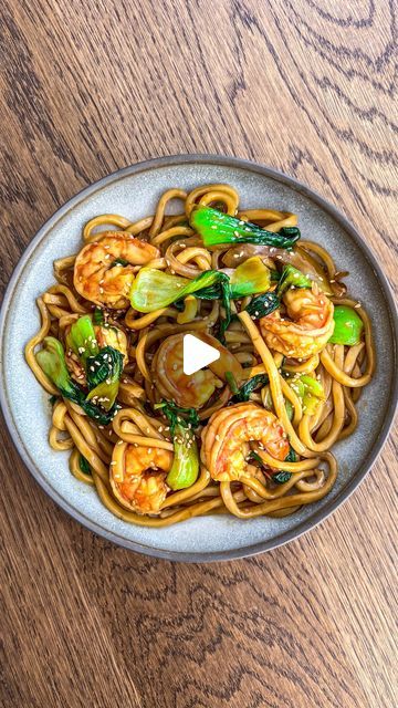 CONNIE COOKS | Easy Asian Recipes 🍜 on Instagram: "GARLIC PRAWN UDON 🍤

This has always been one of my quick and easy go-to recipes when I’m tight on time because it only takes 15 minutes from start to finish. These garlic prawn udon noodles are nice and chewy, and the flavour is sweet and savoury.

Full recipe is on WWW.CONNIECOOKS.CO 💛

#udon #noodlesrecipe #easyrecipes #quickmeals #friednoodles #homecooking" Prawn Noodles, Garlic Prawn, Udon Noodles Recipe, Garlic Prawns, Easy Asian Recipes, Easy Asian, Udon Noodles, Hot Food, Noodle Recipes