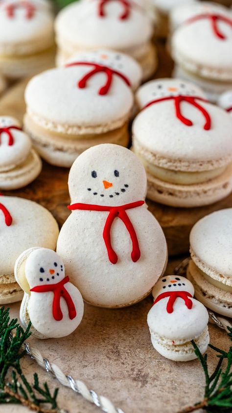 20K views · 500 reactions | Guess what!!!! I have a treat for everyone who’s enrolled in Macaron School! For the next week I will be posting Christmas recipes and designs to the course! Today I have posted three of them: ⛄️ Snowmen Macarons with Eggnog Ganache ⛄️Snowflake Macarons with Apple Bourbon Filling ⛄️Acorn Macarons with Butter Pecan Toffee Filling There will be a total of 10 recipes and designs coming up so stay tuned! At the end I will be releasing an ebook with all the recipes which will be available for purchase for those who aren’t enrolled in the course. Or you can enroll in the course and get access to so many exclusive Macaron videos and recipes. There are over 50 videos in the course currently, many ebooks and exclusive content, and I’m always adding new things! I am so e Christmas Dessert Buffet, Peach Cobbler Pound Cake Recipe, Macaron Decoration, Peach Cobbler Pound Cake, Pecan Toffee, Caramelized Peaches, Christmas Macarons, Apple Bourbon, Pound Cake Recipe