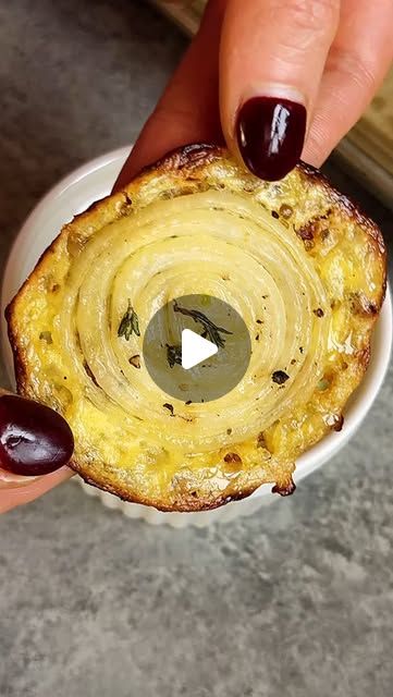 Caitlin Latessa-Greene | CRISPY HIGH-PROTEIN ONION FLATBREAD BITES! These are EPIC—be sure to oil the parchment 👌 Also—use multiple sheet pans to make sure they... | Instagram Onion Tartlets, Onion Flatbread, Quick And Healthy Meals, Keto Calculator, Low Carb Treats, Keto Cooking, Healthy Veggies, The Onion, Homemade Snacks